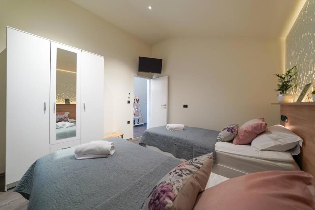 Apartment Vala, 4*, Sea View & Private Heated Pool Pridraga Esterno foto