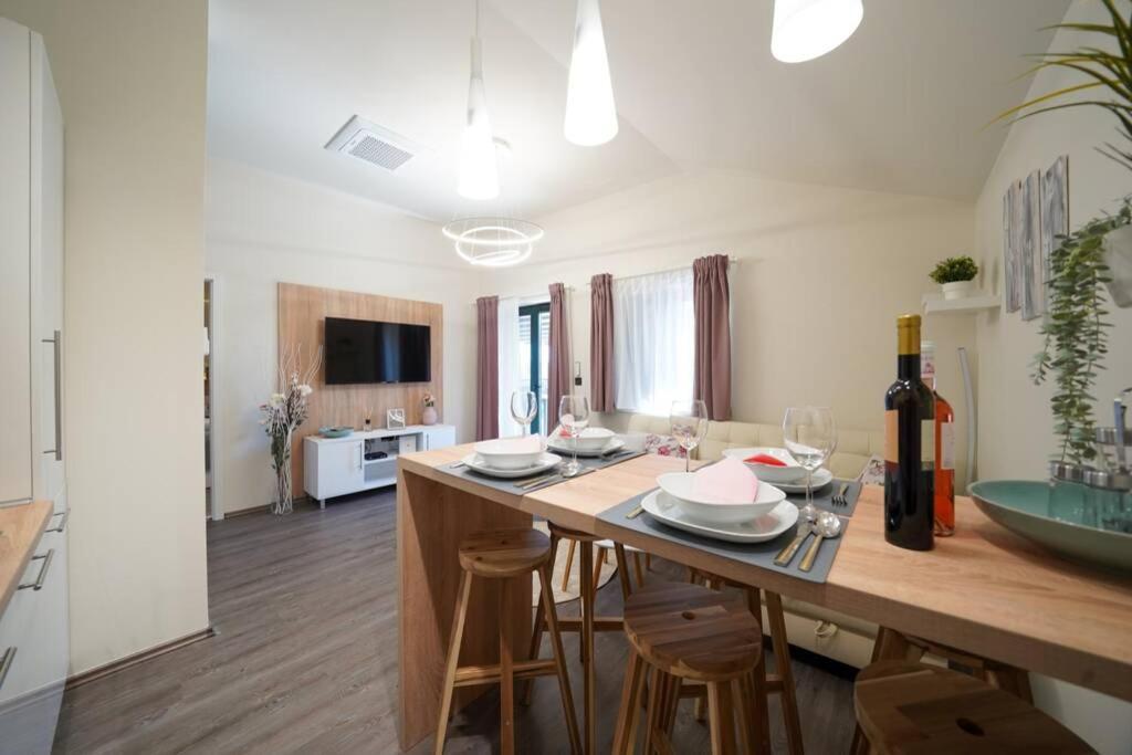 Apartment Vala, 4*, Sea View & Private Heated Pool Pridraga Esterno foto